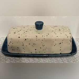 “Rare Find” Meritage Stoneware Butter Dish Blue Cream Speckles w/Ripple Texture